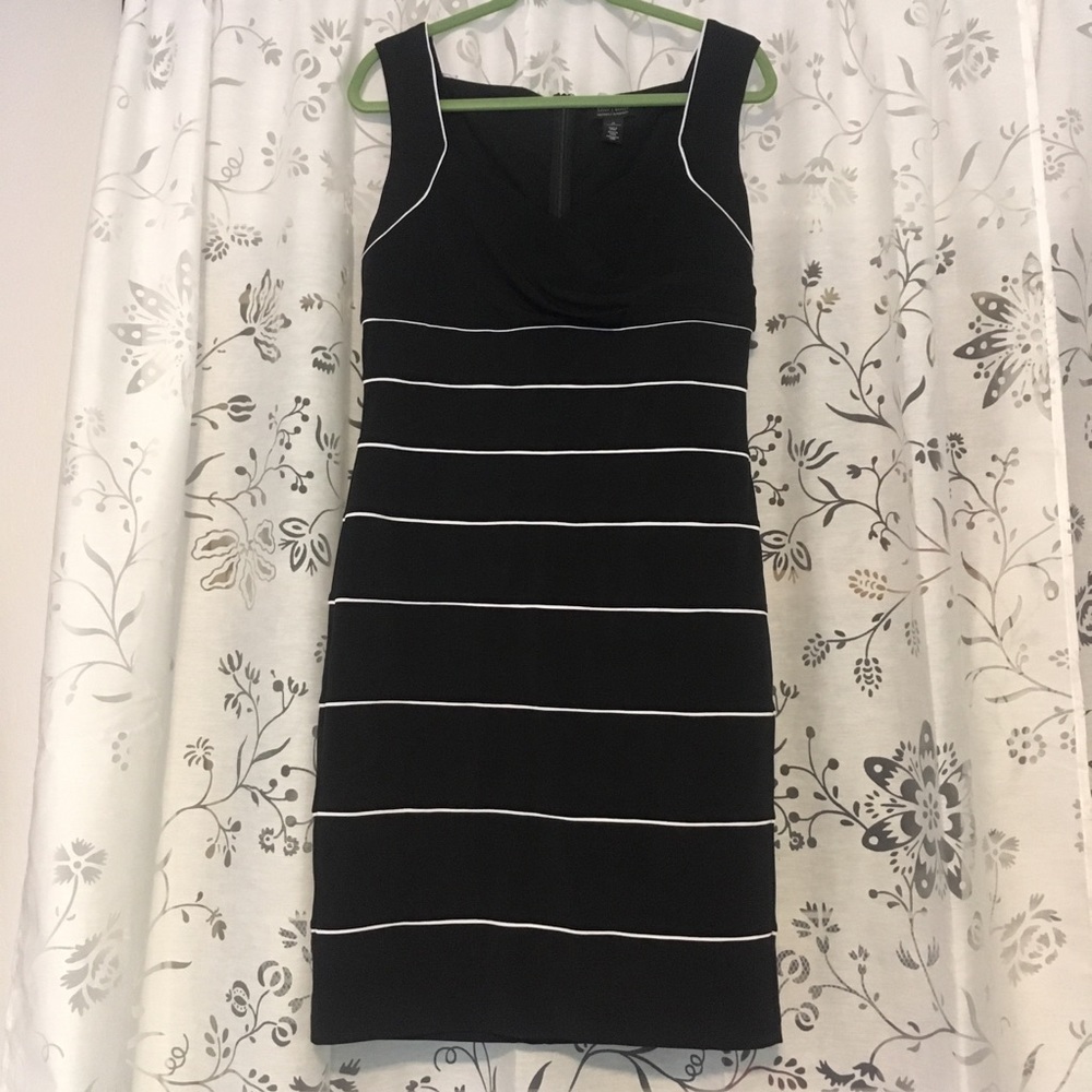 White House Black Market instantly slimming dress!